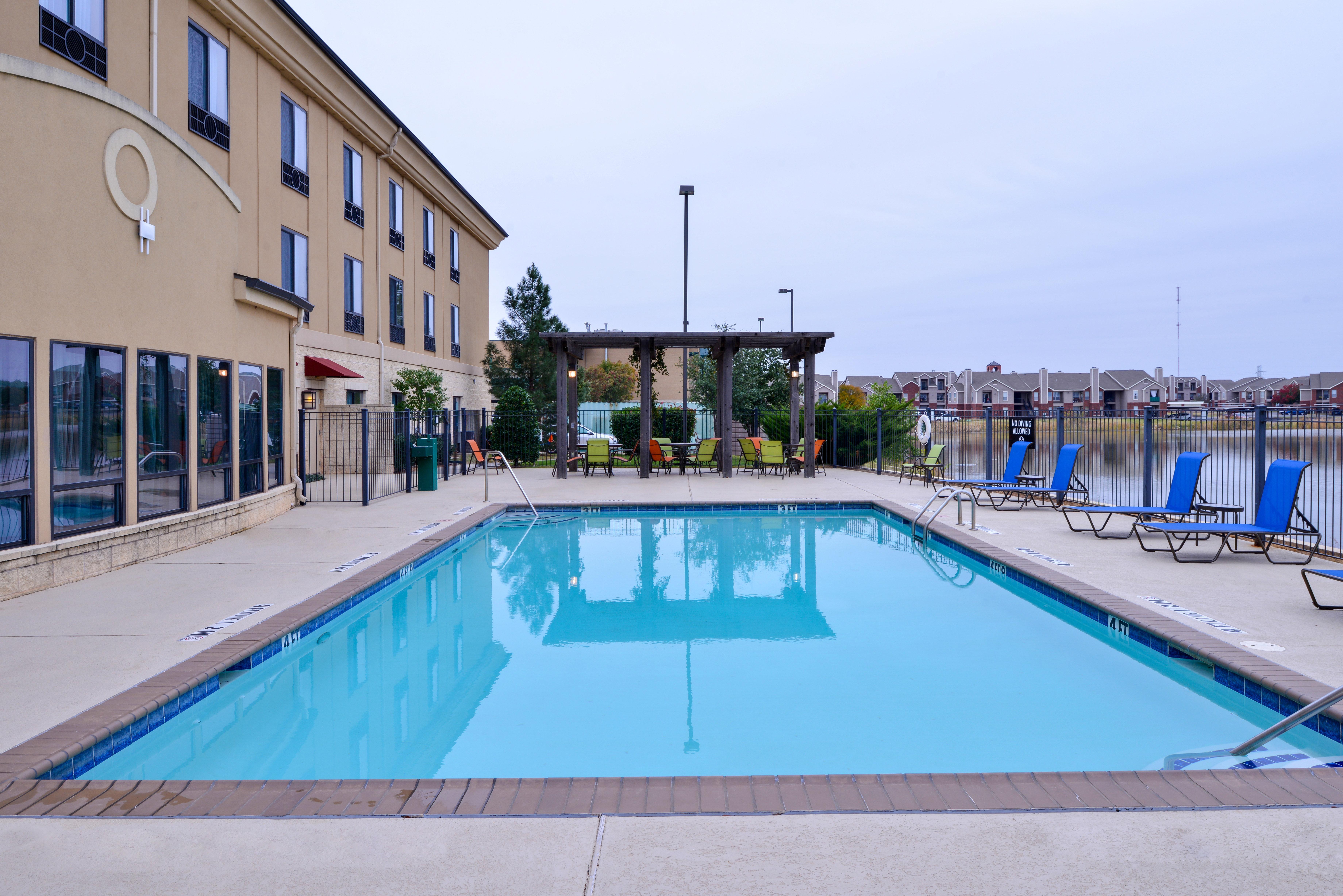 Holiday Inn Express Hotel & Suites Wichita Falls By Ihg Exterior photo