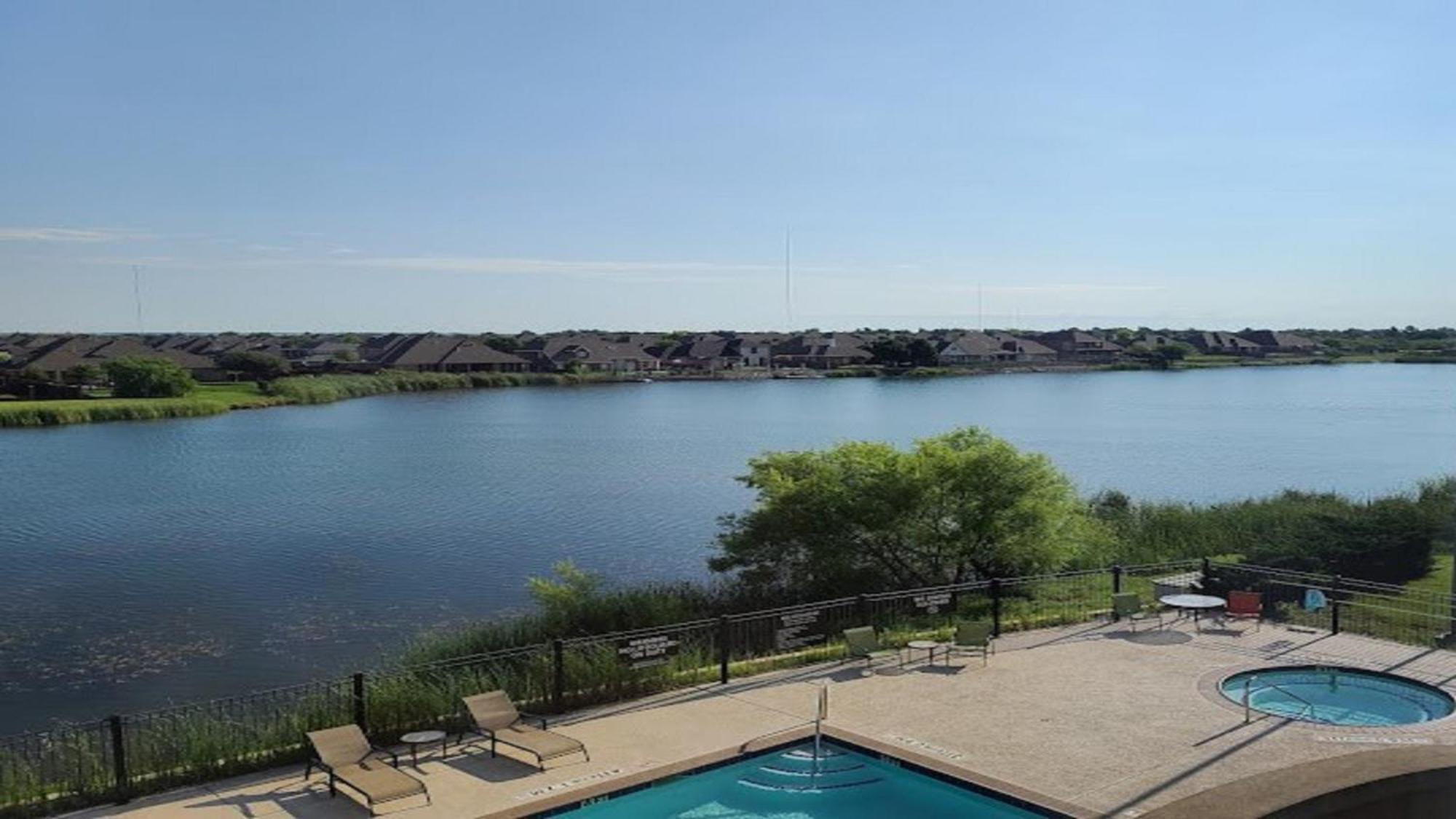 Holiday Inn Express Hotel & Suites Wichita Falls By Ihg Exterior photo