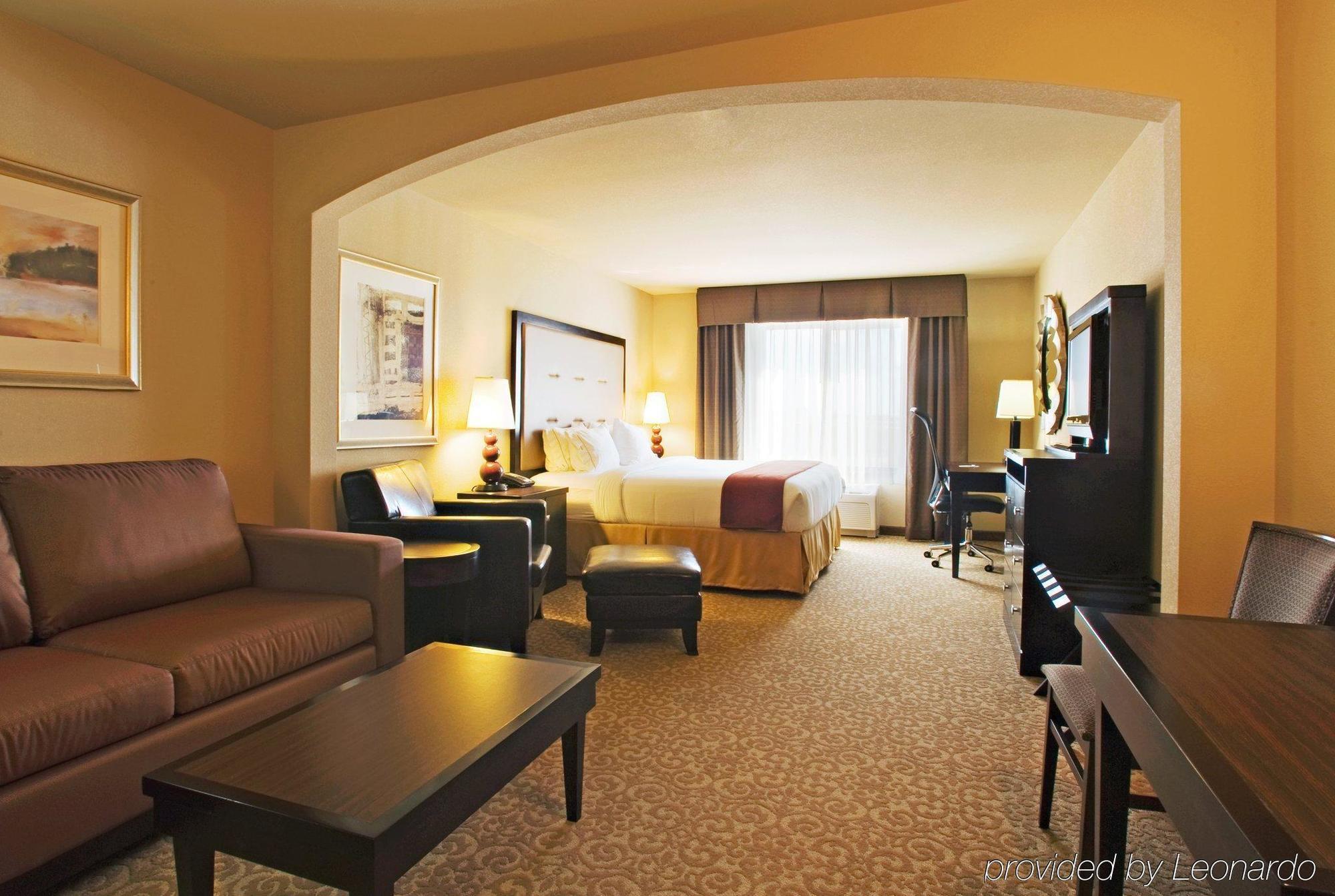 Holiday Inn Express Hotel & Suites Wichita Falls By Ihg Room photo