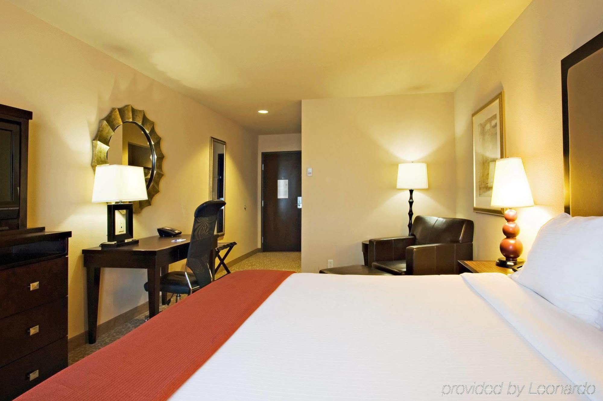 Holiday Inn Express Hotel & Suites Wichita Falls By Ihg Exterior photo