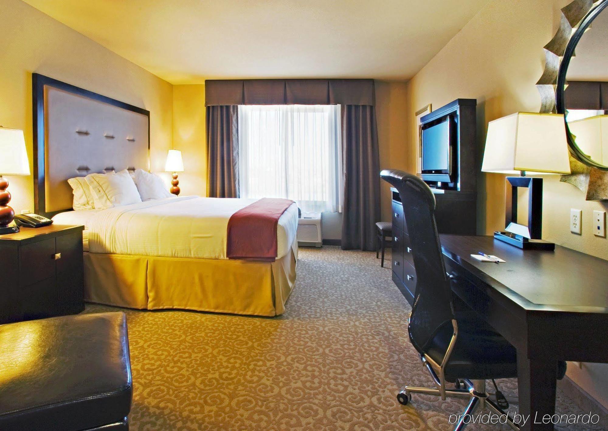 Holiday Inn Express Hotel & Suites Wichita Falls By Ihg Exterior photo