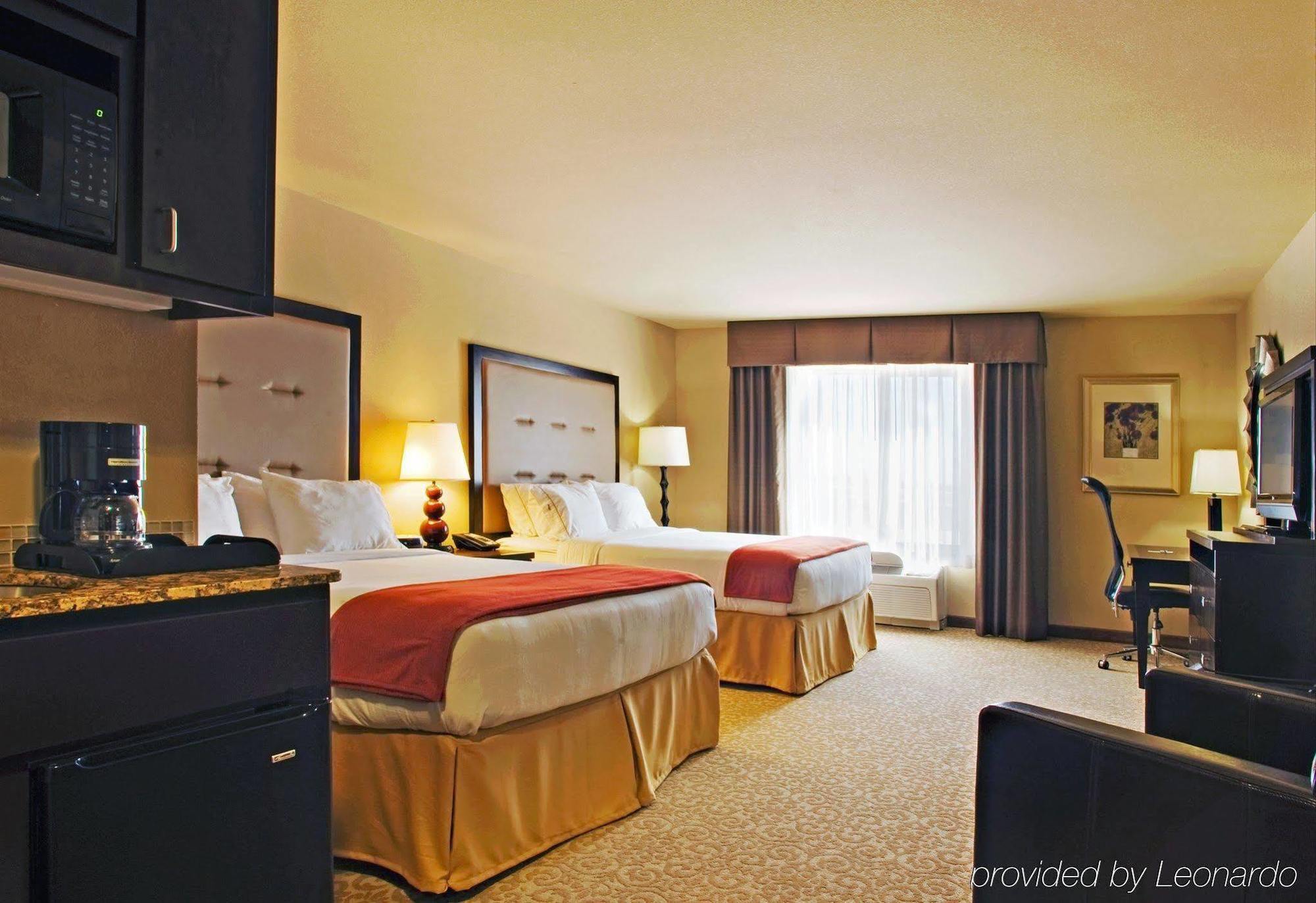 Holiday Inn Express Hotel & Suites Wichita Falls By Ihg Exterior photo
