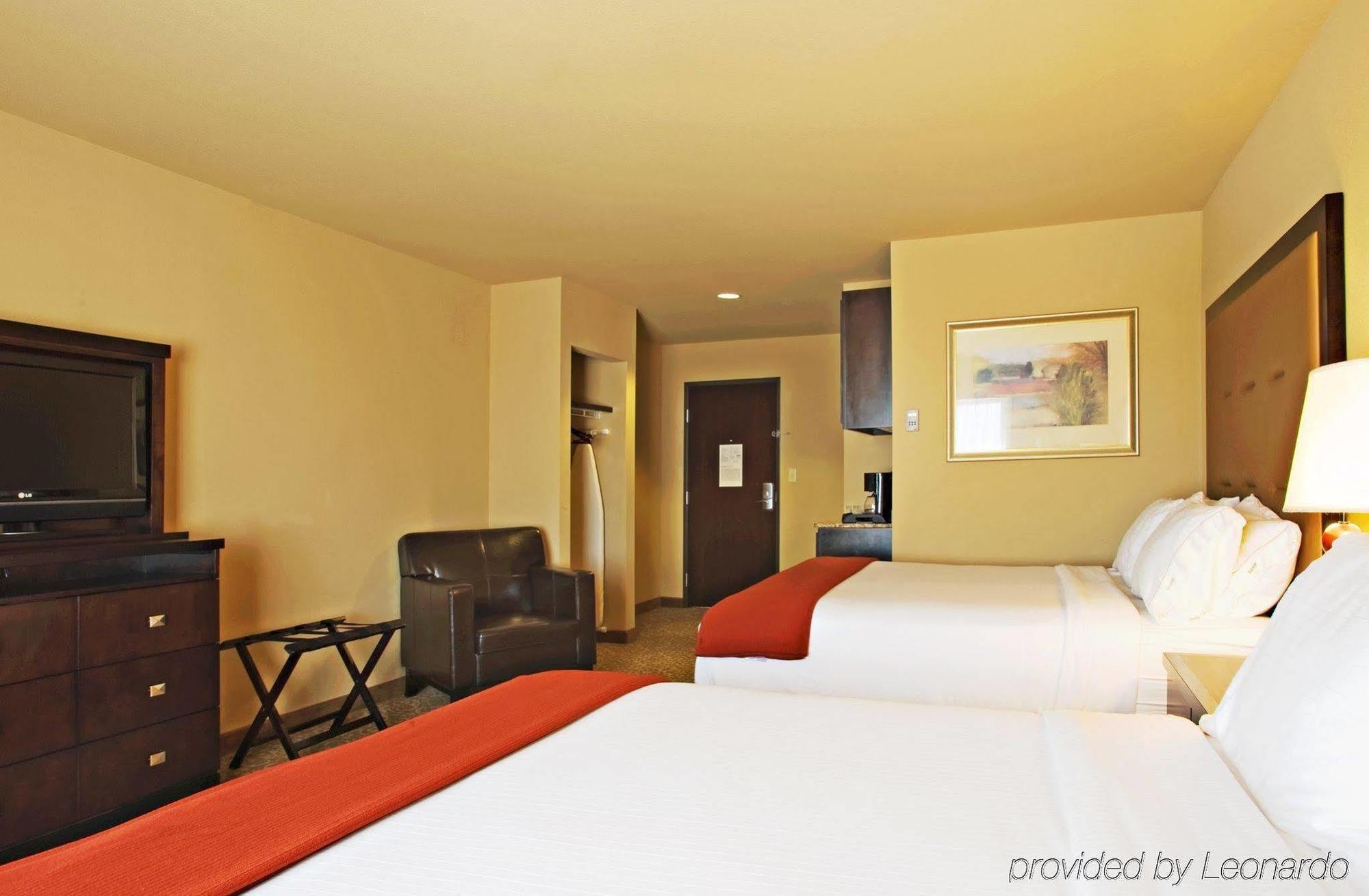 Holiday Inn Express Hotel & Suites Wichita Falls By Ihg Exterior photo