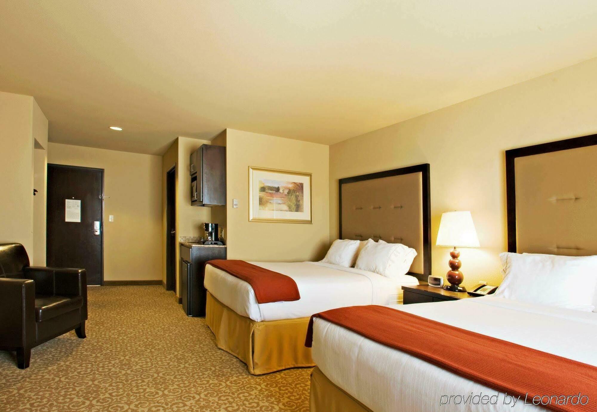 Holiday Inn Express Hotel & Suites Wichita Falls By Ihg Exterior photo