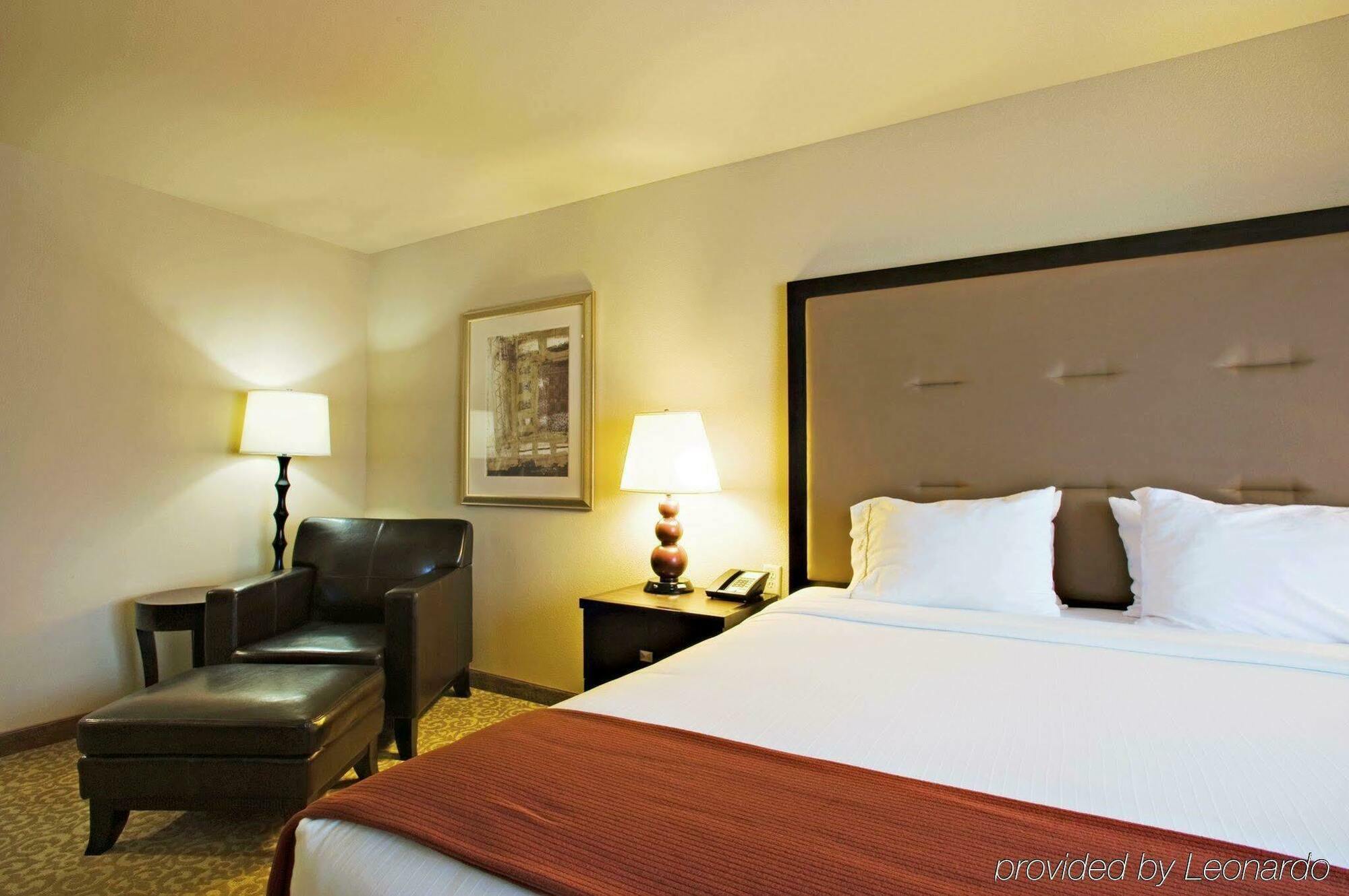 Holiday Inn Express Hotel & Suites Wichita Falls By Ihg Exterior photo